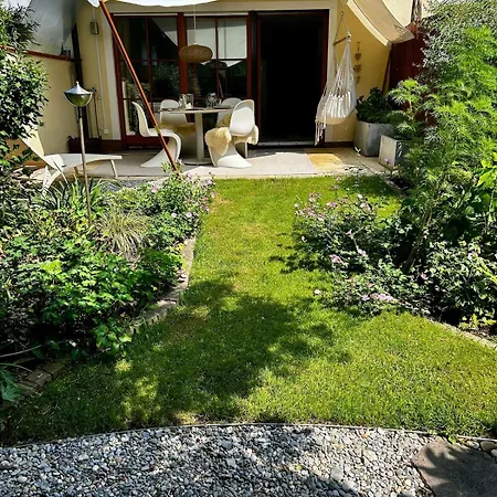 Walking Distance To Constance, Quiet, Suitable For Office *