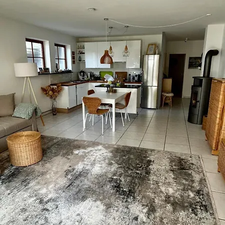 Walking Distance To Constance, Quiet, Suitable For Office شقة *