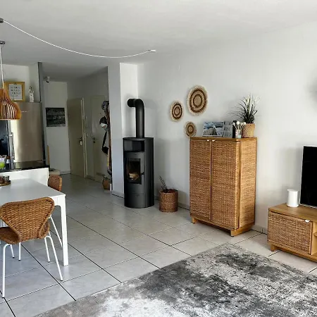 Walking Distance To Constance, Quiet, Suitable For Office شقة *