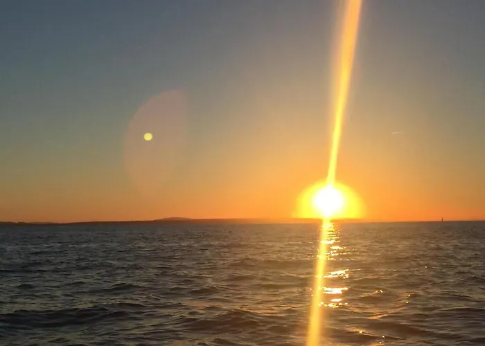 アパート Walking Distance To Constance, Quiet, Suitable For Office *